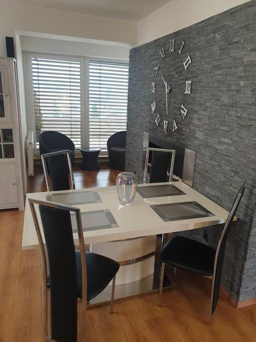 Mezonetovy Apartman V Centre Novej Dubnice Ilava Bagian luar foto