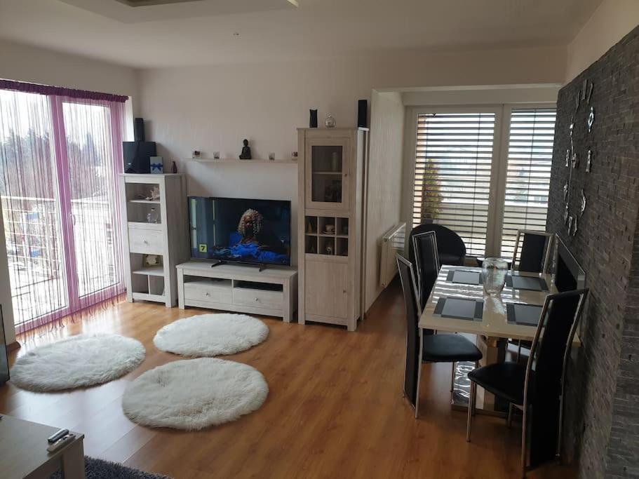 Mezonetovy Apartman V Centre Novej Dubnice Ilava Bagian luar foto